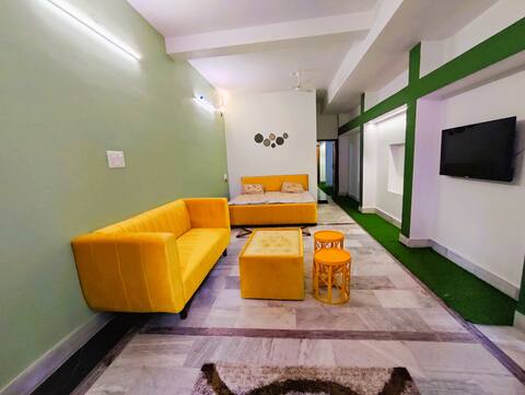 The Yellow House, luxury AC stay