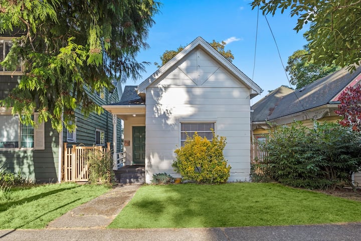 Cozy & Fun Getaway in Seattle - Houses for Rent in Seattle, Washington,  United States - Airbnb
