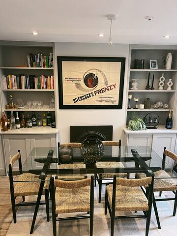 Stylish Renovated 3BR Townhouse w/ Garden gallery image 5