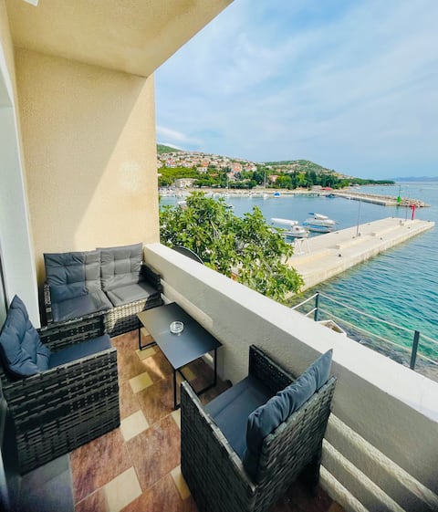 First row to sea , left , east