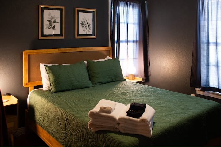 Საწოლი #3- Queen მეხსიერების ქაფის ლეიბი 