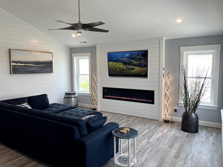 Luxury Wtr-frnt 5br-prvt Pool & Tiki Bar-elevator - Outer Banks, NC