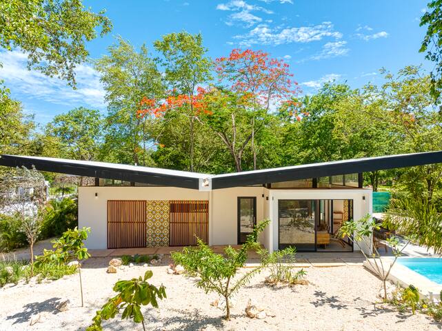 Short walk to the beach - Casa Manzu