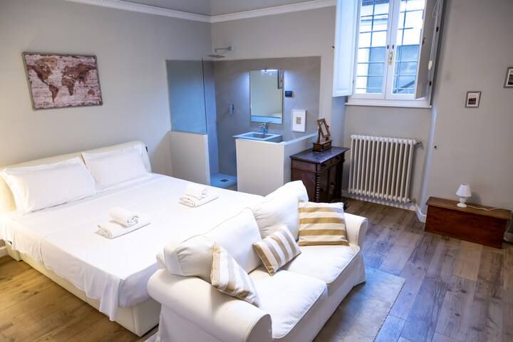 Majestic Historic Residence – Old Town gallery image 3