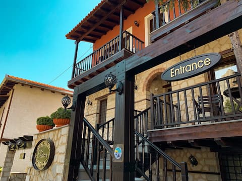 Entire House with View (Pet Friendly)