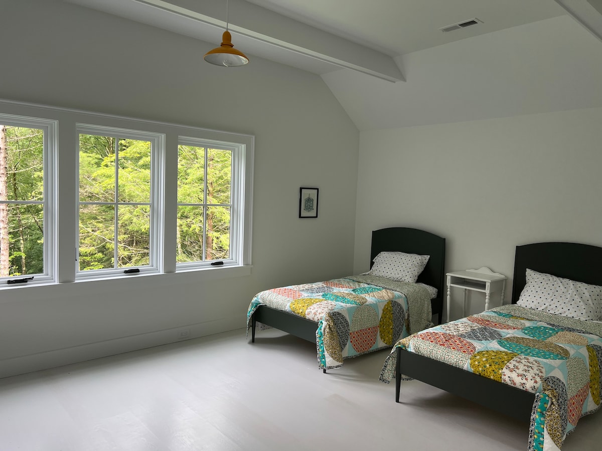 Dormitorio para niños: dos camas individuales/dos camas completas.