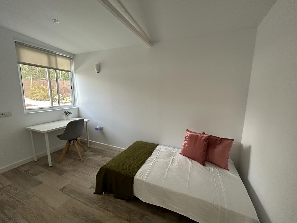 2. spavaća soba: spavaća soba i kauč