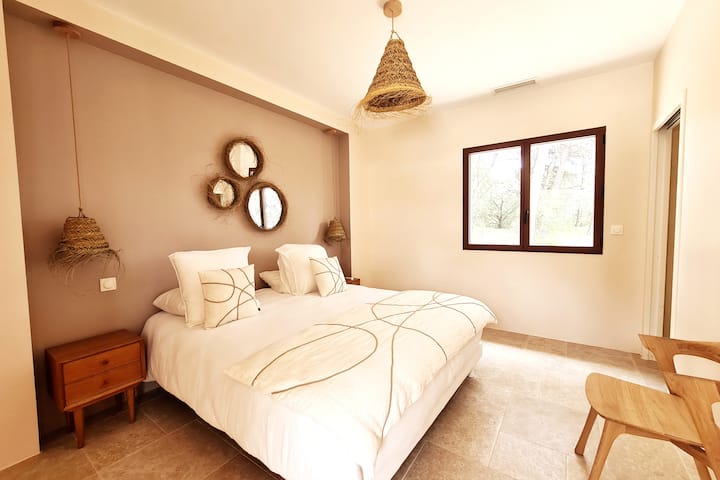 Dormitorio 3 cama King size 180x200, colchón de alta gama (5*)