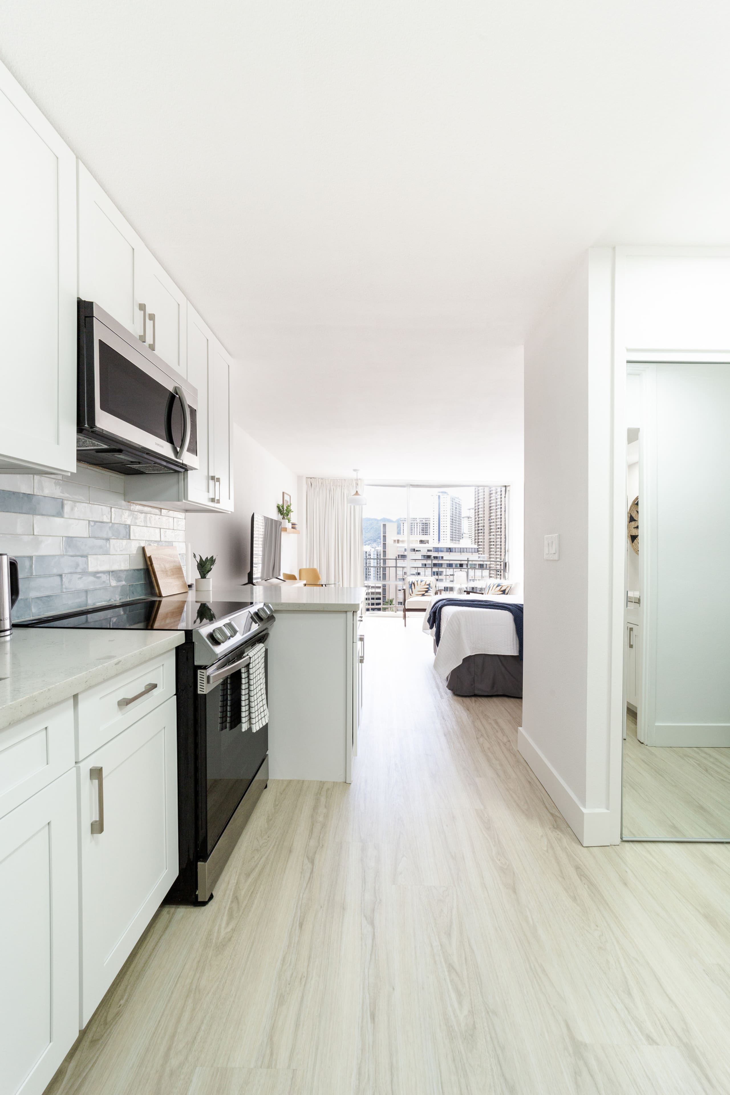 Condo in Honolulu · ★4.86 · Studio · 1 bed · 1 bath - Image 5