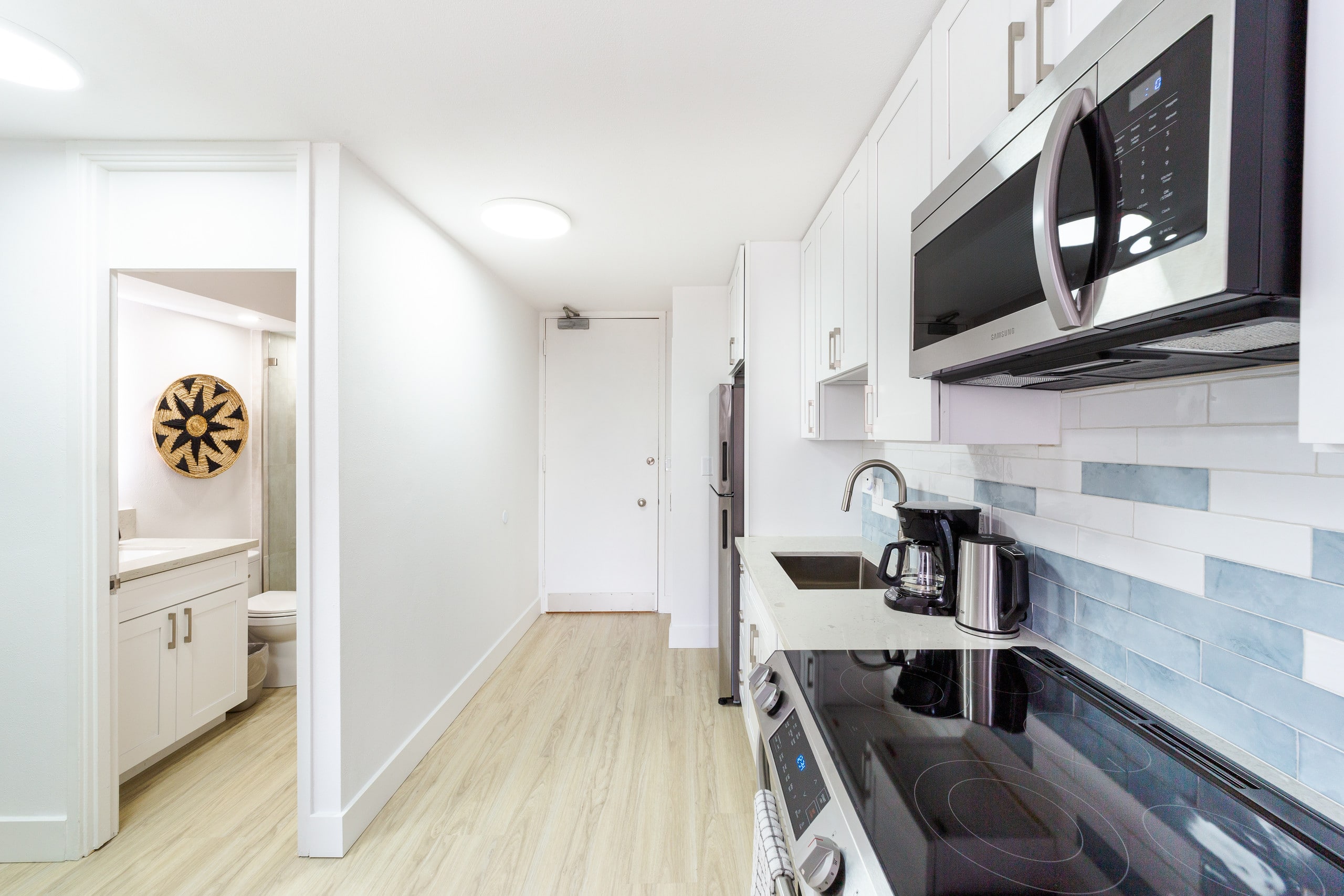 Condo in Honolulu · ★4.86 · Studio · 1 bed · 1 bath - Image 3