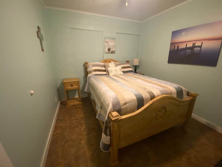 Dormitorio 3 con una cama tamaño queen.