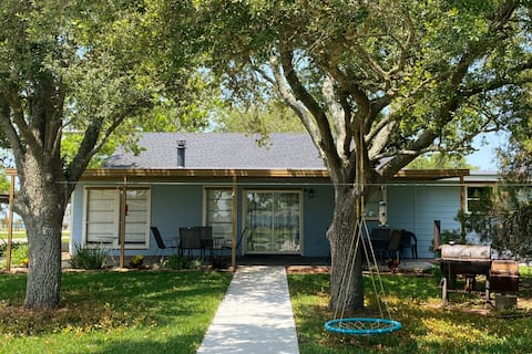 Spacious Waterfront House on Caney Creek
