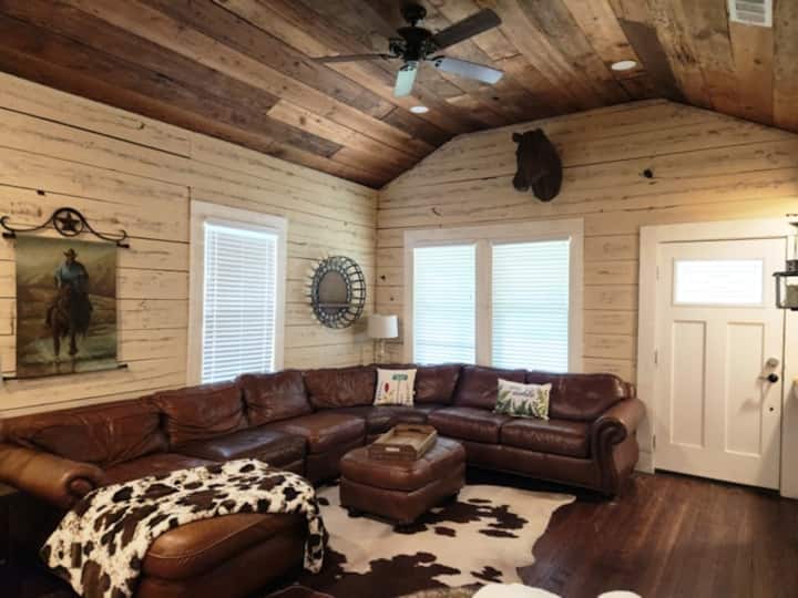Big 4 Bdrm Home 7 Miles From At&t - Fort Worth, TX