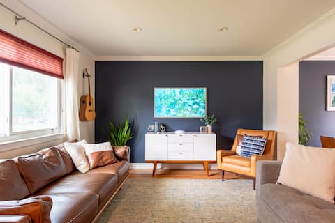 Gorgeous Comfy Downtown Clawson Home