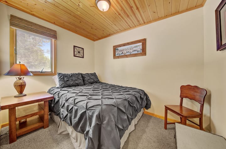 Bedroom #3 - Queen Bed