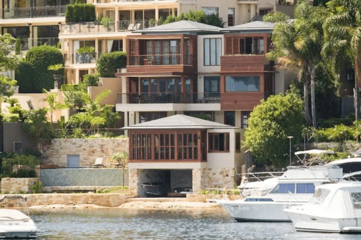 Cloudbreak Mosman waterfront plus steam room