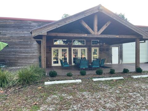Secluded Lodge with 6 Bedrooms