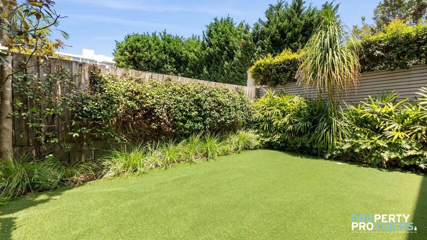 Breathtaking 4 bed townhouse near Manly Beach gallery image 4