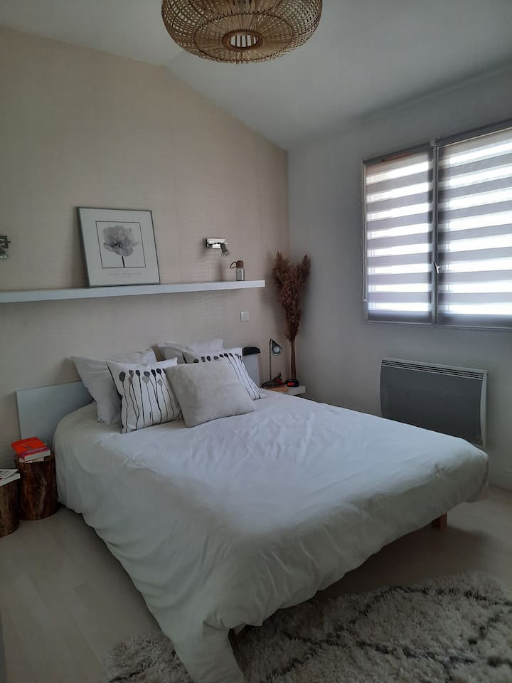 Habitación con cama de 140