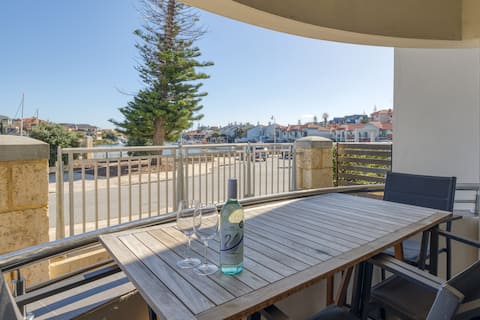 Boardwalk Bliss—Explore the Lively Mindarie Marina
