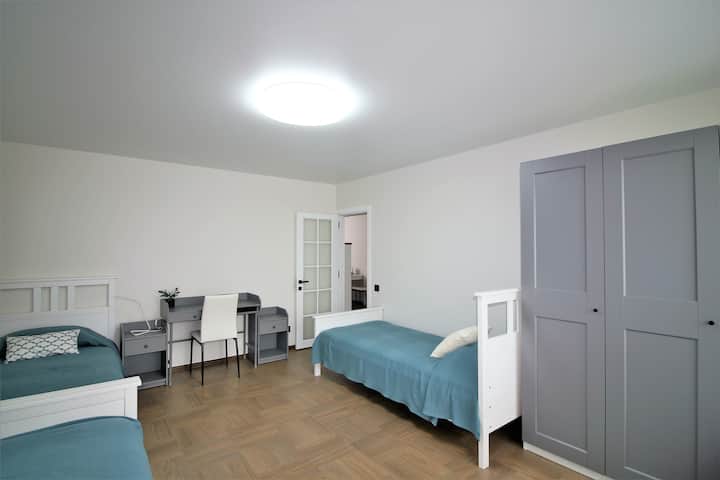 Chambre avec 3 lits simples