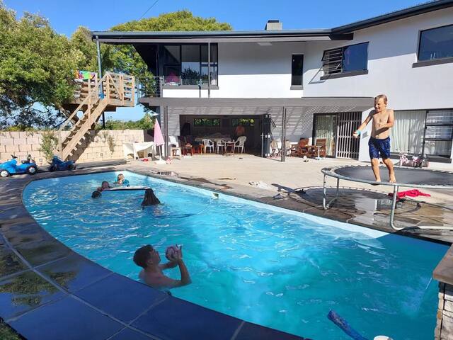 Family home in Cape Town suburbs gallery image 2