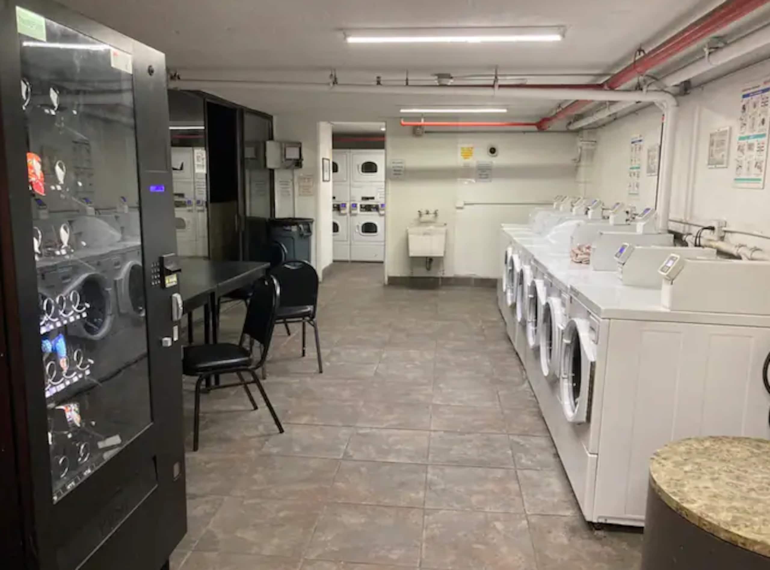 Hotel in Honolulu · ★4.77 · Studio · 1 bed · 1 private bath - Image 12
