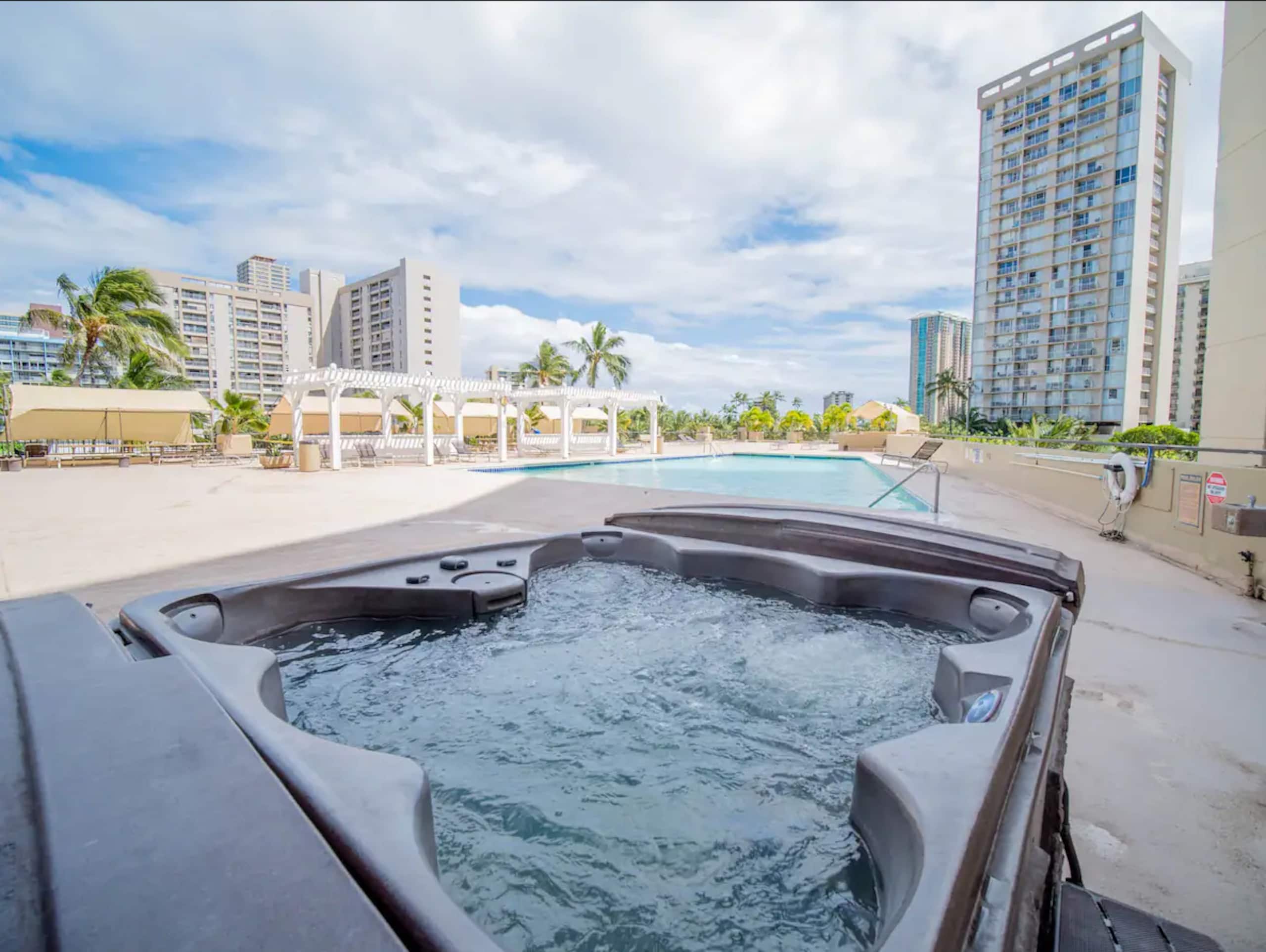 Hotel in Honolulu · ★4.77 · Studio · 1 bed · 1 private bath - Image 7