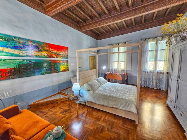 Luxury and large apartment a few steps from Duomo gallery image 2