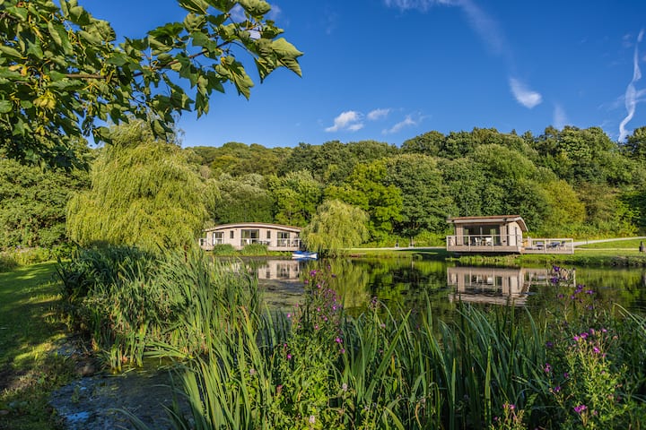 2 x Lakeside Eco cabins with boat