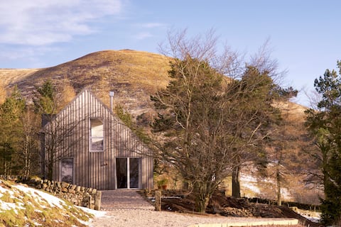 Woodshed - Scandi hot-tub hill cabin nr. Edinburgh