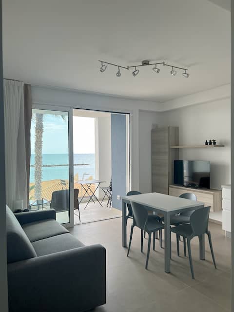 beachfront apartment n6 + beach umbrella included