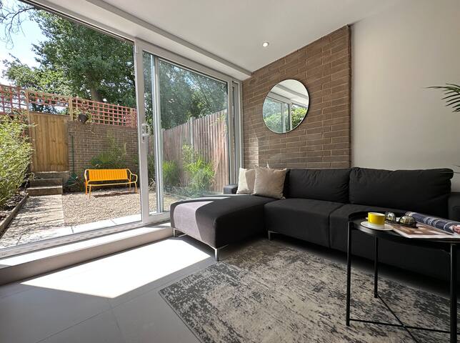 Modern 5-BR Featuring Private En Suites and TVs gallery image 5