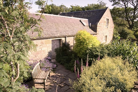 Byre - Family cottage on hill farm near Edinburgh