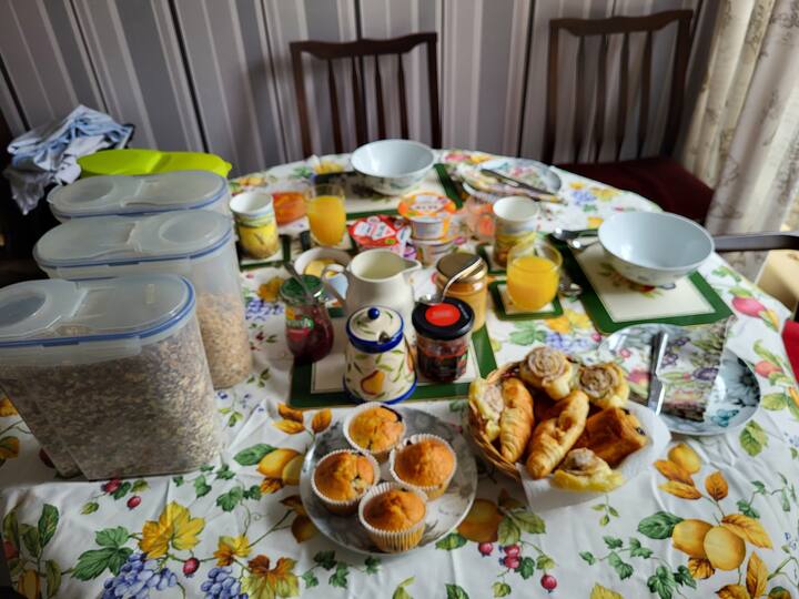 Great Value Accommodation With Breakfast. - Hampshire