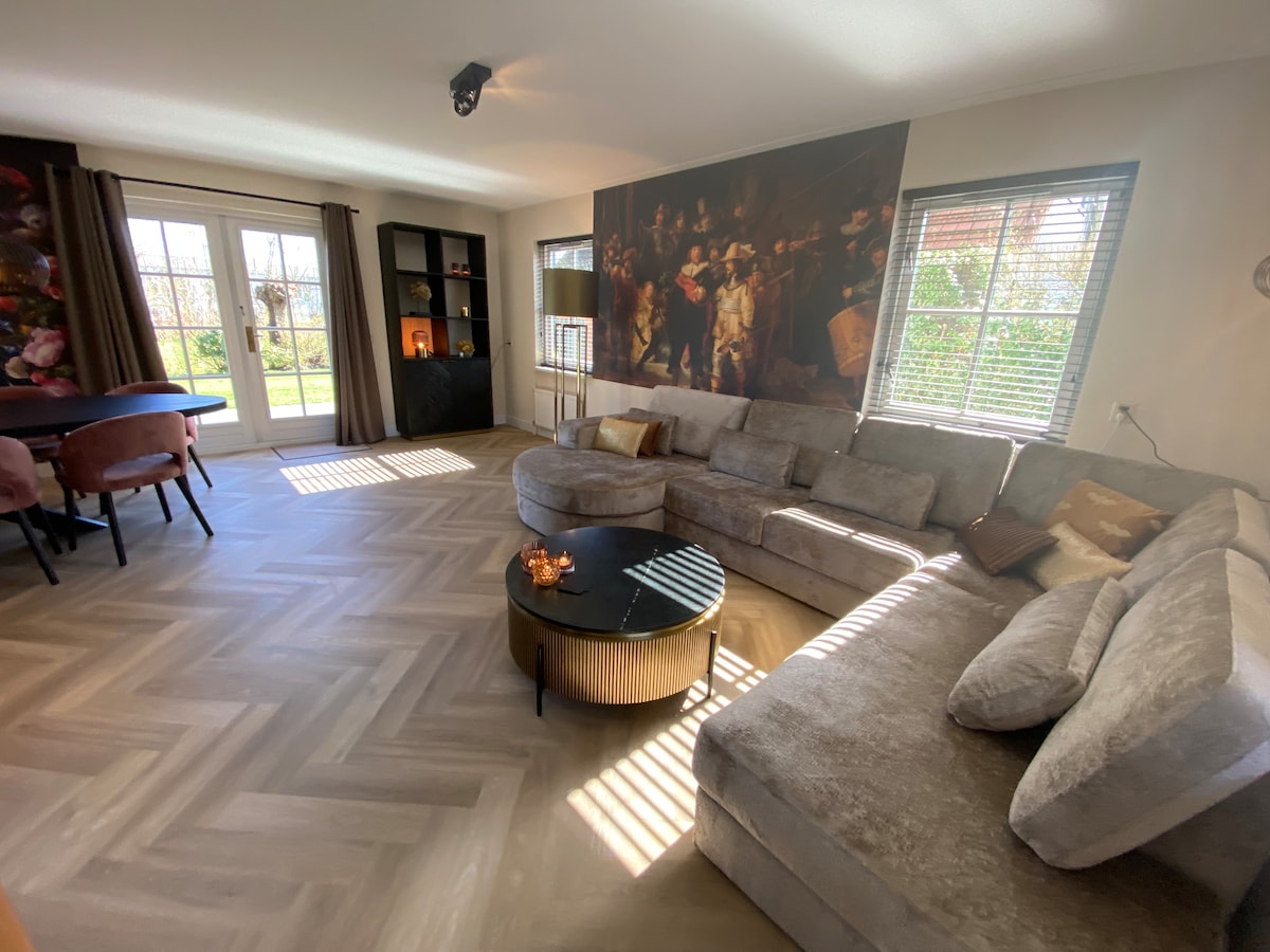 Popular Airbnb listing: Villa Rembrandt in Callantsoog (Woonkern)