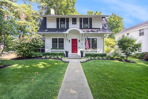 Vera - Modern Dutch Colonial Downtown Saugatuck