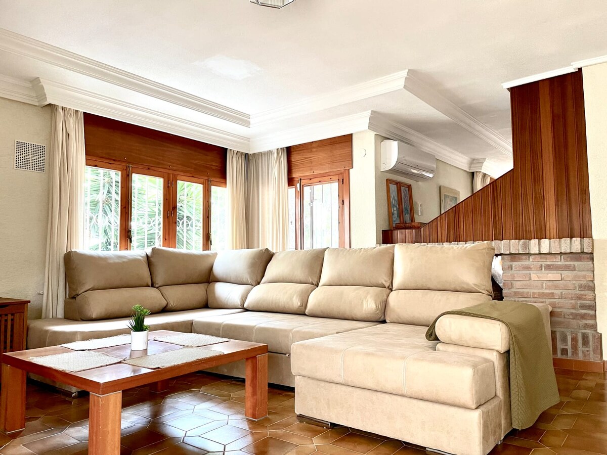 Leistungsstarkes Airbnb: Home Campoamor in Orihuela