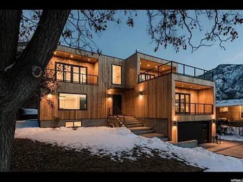 Mountainside Home - Killer Views