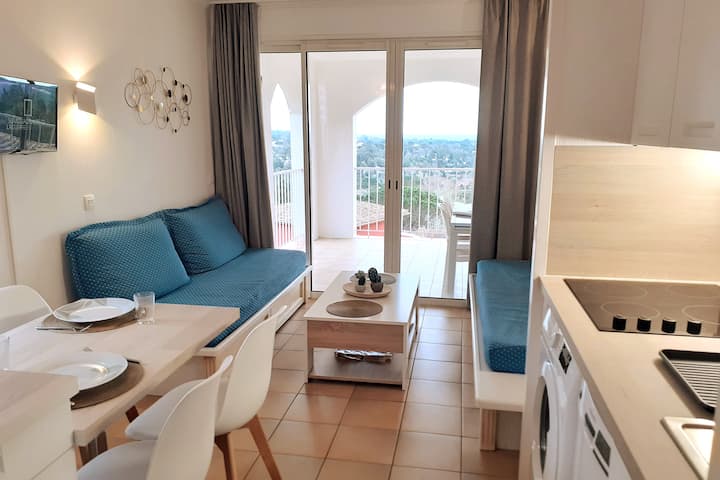Belle Vue Mer, Calme Avec Clim  Wifi
 4 Personnes - Grimaud