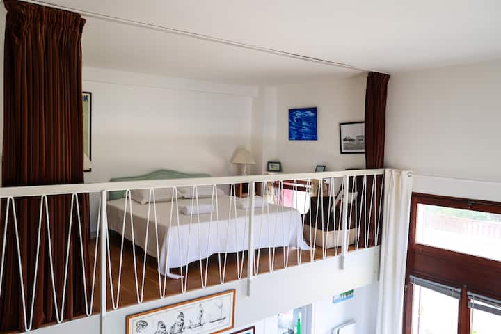 ห้องนอนชั้นลอย 1.