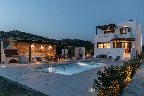 Villa Nautilus, Plaka Naxos, by NaxosVibe