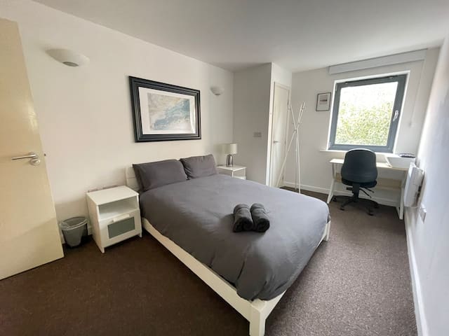 Spacious Kings Cross 2 Bed & 2Bath with Balcony