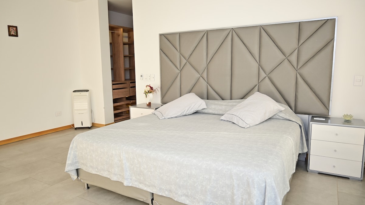 DHOMA KRYESORE E GJUMIT: 2x2 KREVAT DOPIO "KING"