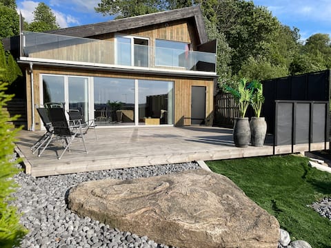 Top performing Airbnb: Modern dream living by the lake in Borås