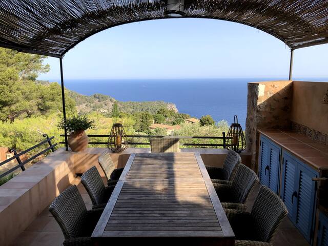 Villa with pool and sea views from all rooms