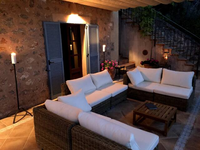 Villa with pool and sea views from all rooms gallery image 5