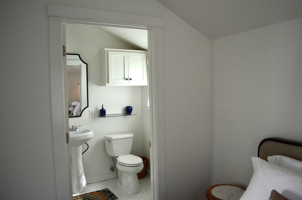 Charming Studio Oasis