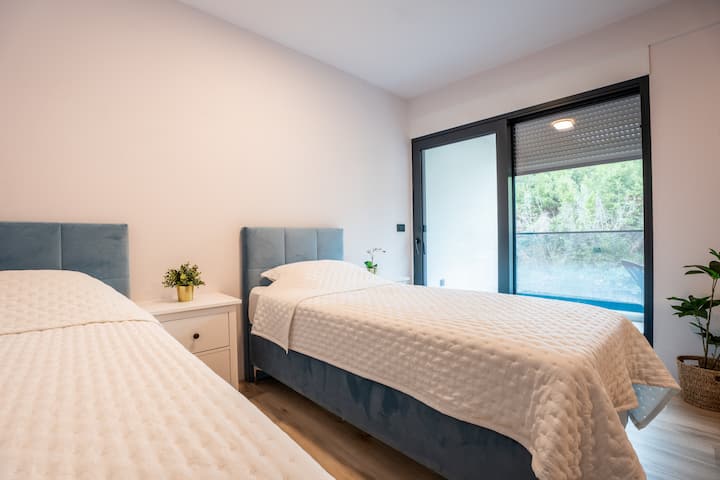 Habitación, cómodas camas de 90*200 cm.