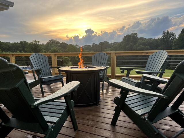 Pool W/ a View Hot Tub, Fire Pit, and More gallery image 3